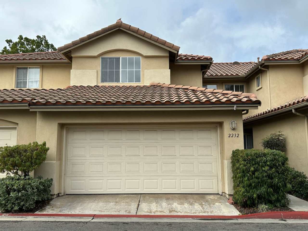 Centrally Located Townhome w/ 2 Car Garage in Gated Chapala Community