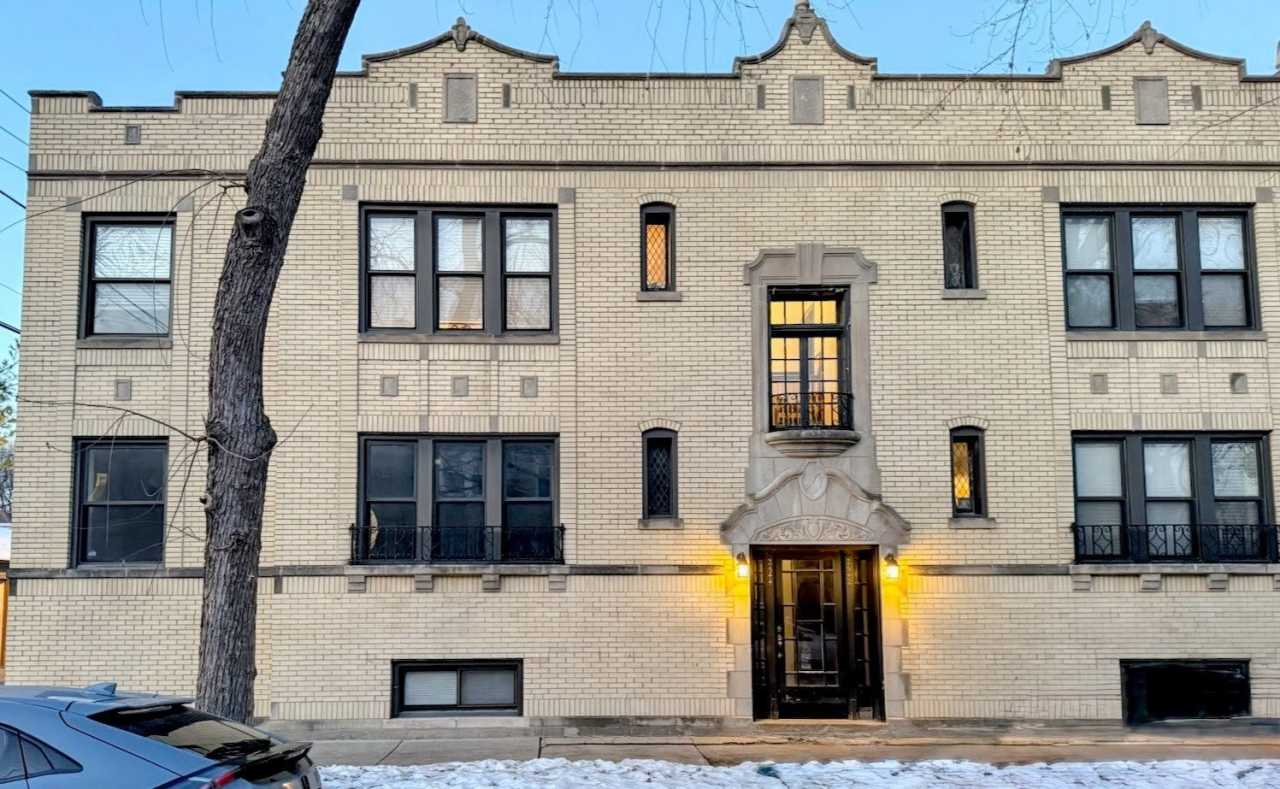 2544 W Hollywood Avenue unit: 1