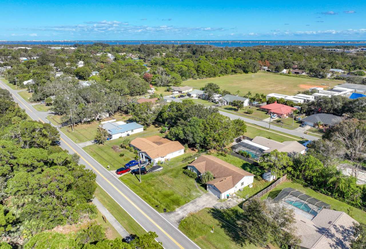 1279 Glenham Drive Northeast