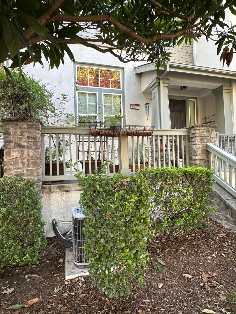 Welcome to modern luxury living in the heart of Midtown Sacramento!