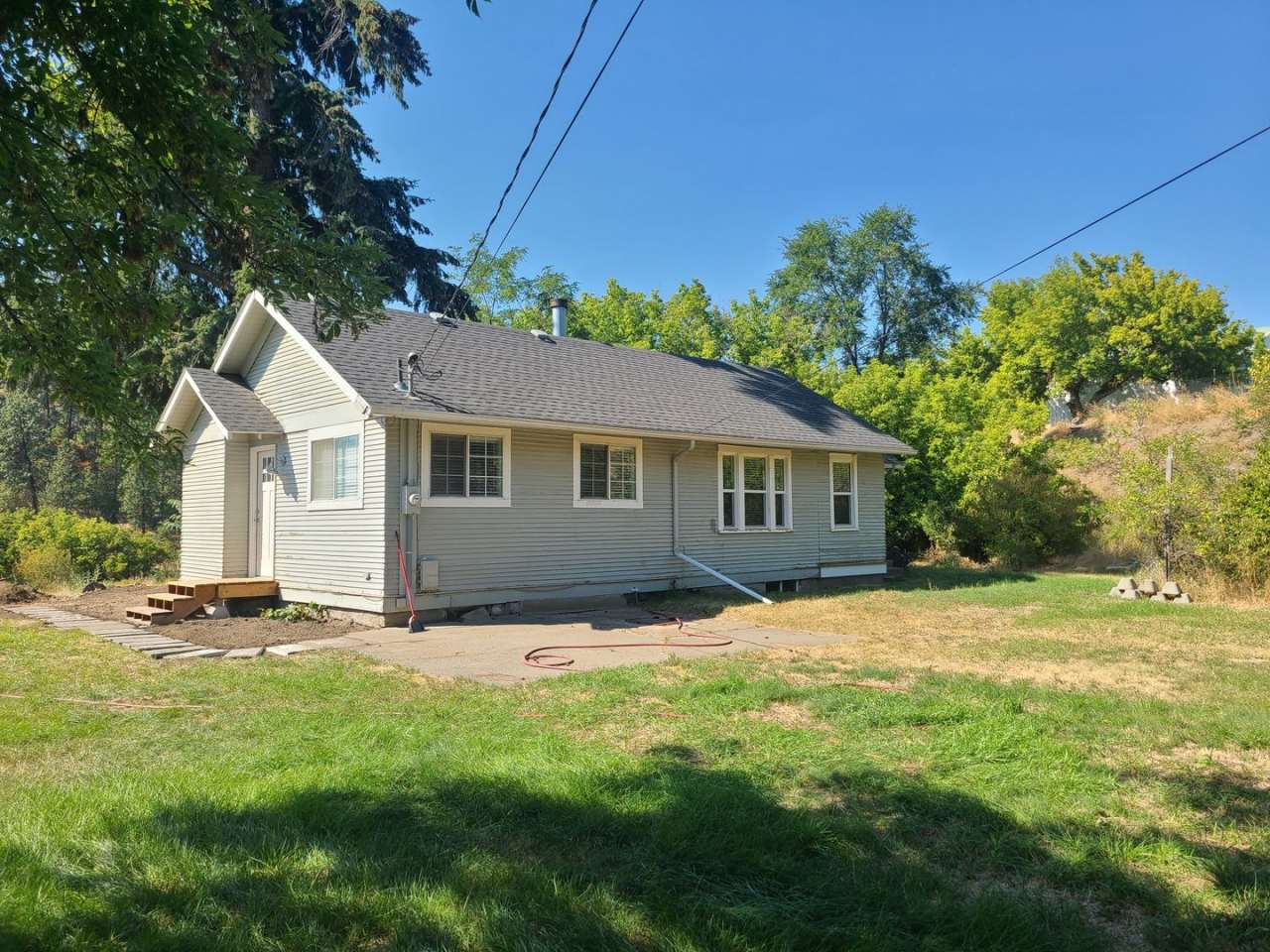 $1,600 - 2 Bed / 1 Bath Spacious House in Latah Valley Neighborhood