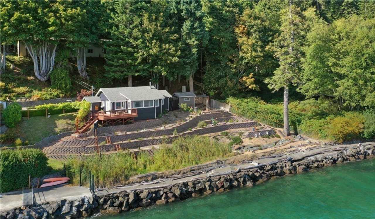 A Storybook Dream in Kingston, Available Now! Lowbank Waterfront, Beach Access, Panoramic Views  More.