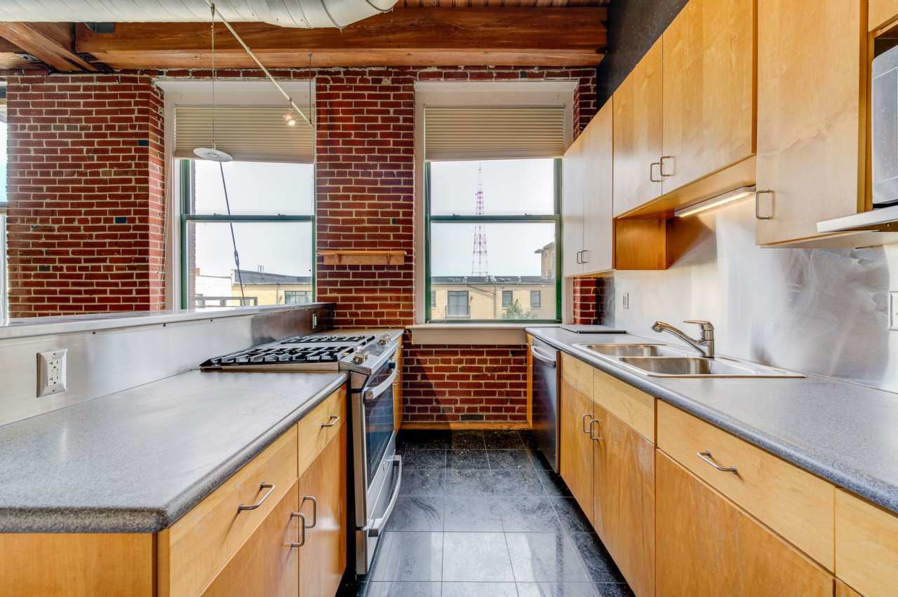 *Move in Special* Amazing Condo in the Washington Loft District