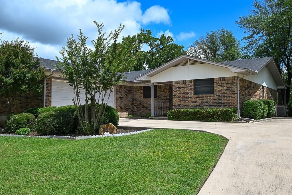 412 Half Moon Way