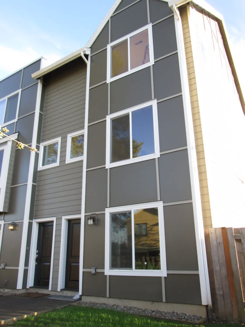 17297 SW Whitley Way ~ Elegant Townhome!