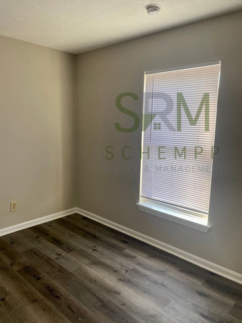 Second floor two bedroom apartment in Portland- Section 8 accepted **1/2 off first months rent**