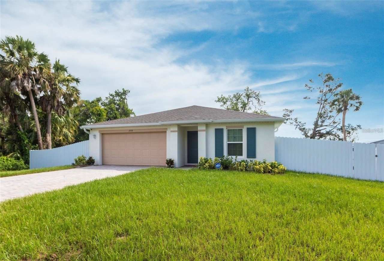 2554 LAKESHORE CIRCLE