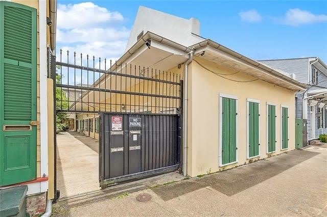 1026 KERLEREC Street