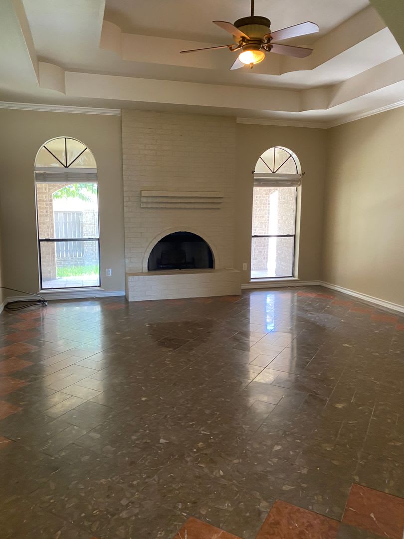 [3/2/3 READY FOR LEASE]