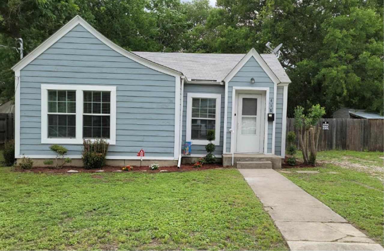 FOR LEASE!!