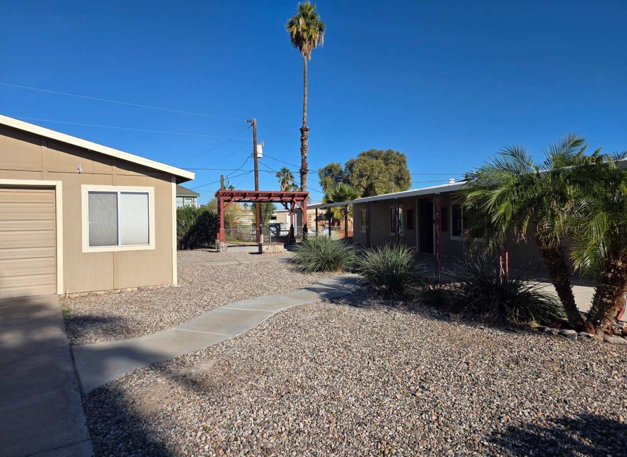 STUNNING PROPERTY-3 bedroom/2 bath Manufacture home in Central Bullhead City