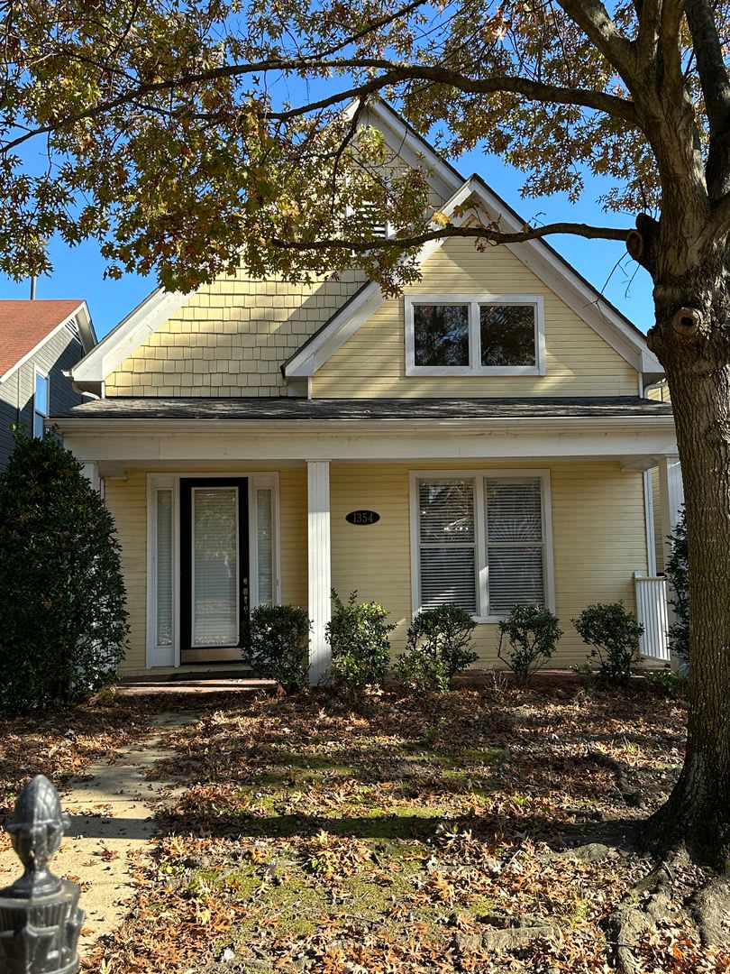 Completely fresh 3 bd 2.5 bath on Island Pet allowed with owner approval. All appliances included! Available immediately with approved application. Owner will manage.