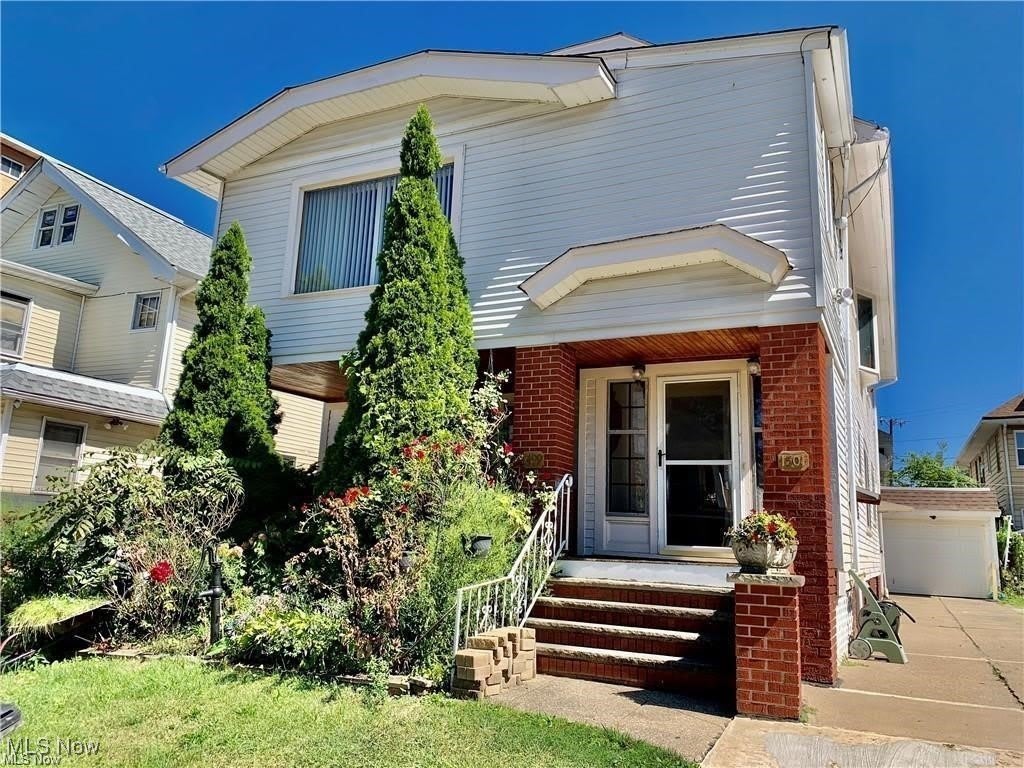 1499 Victoria Avenue