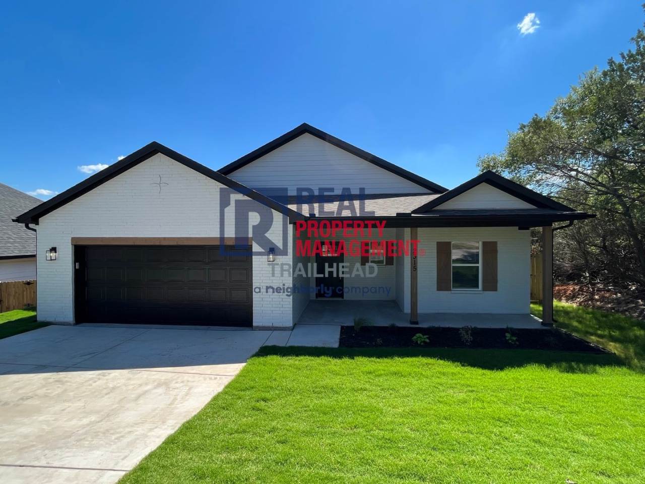 Stylish 3 Bed, 2 Bath Home in Gated Lakeside Community!