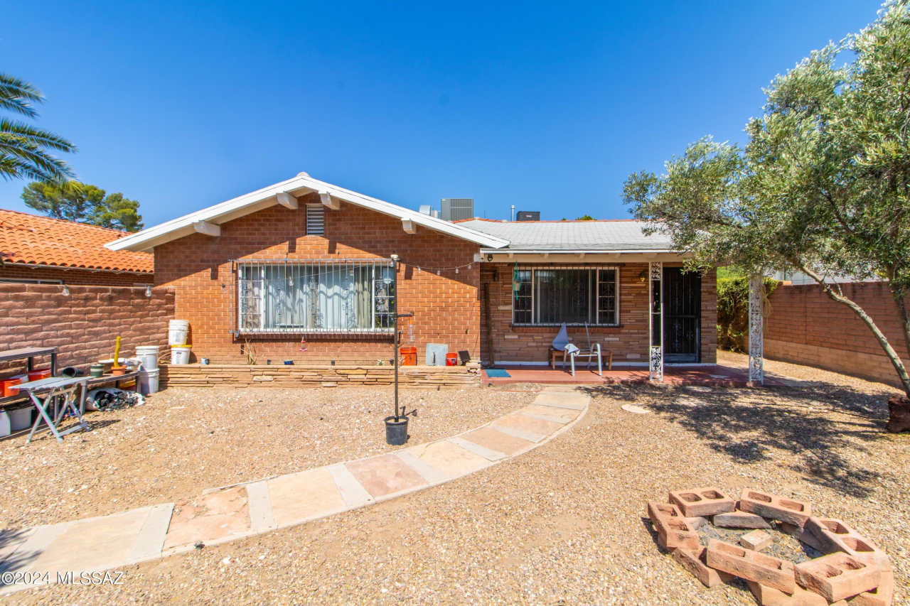 1730 N Campbell Avenue