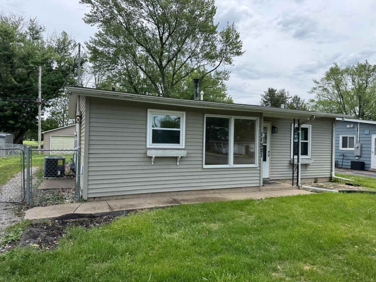 3 BR  1 BA in Milan IL