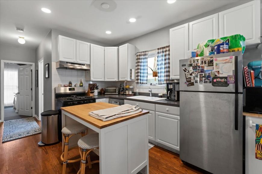 1345 W Walton