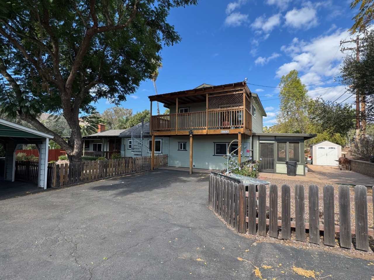 Country Living Close to Everything!