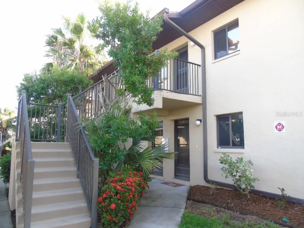 4048 OAKVIEW DRIVE
