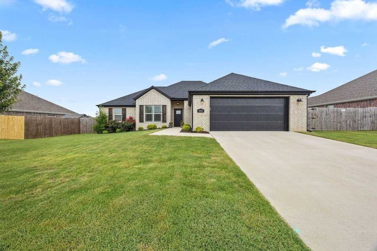 Nice Home Between Farmington  Fayetteville