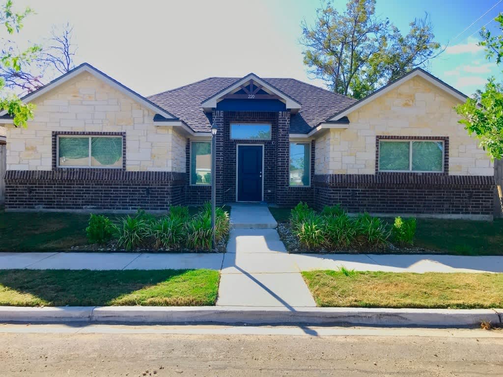 Spacious 4-Bed, 4.5-Bath Home in the Heart of the Baylor Bubble!