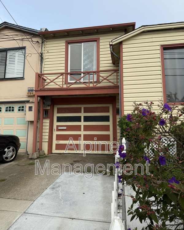 125 Hillside Boulevard - Room #1