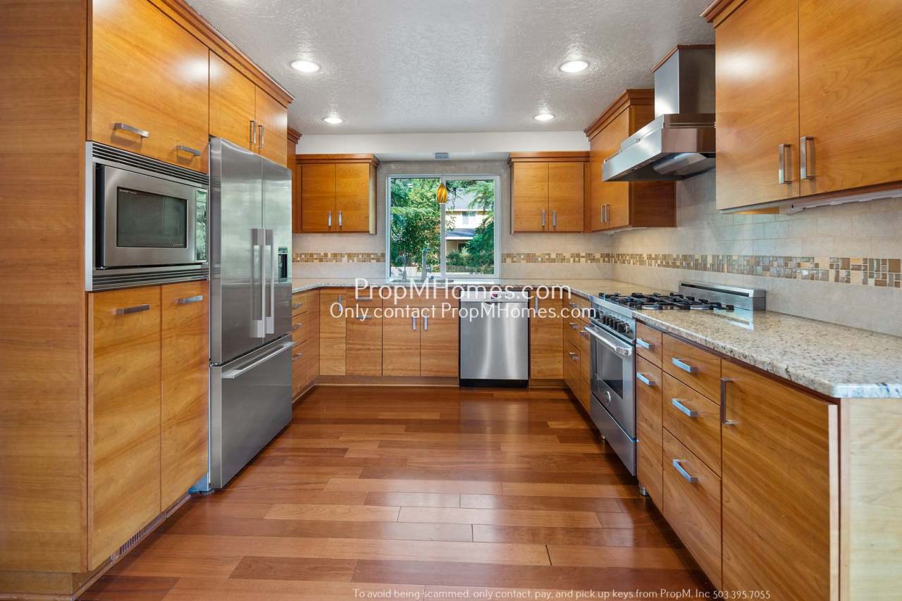 Three Bedroom Gem with Bonus Room in Oak Creek Oasis!