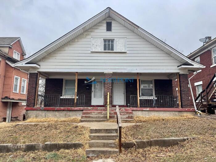 604 1/2 Lowell Avenue