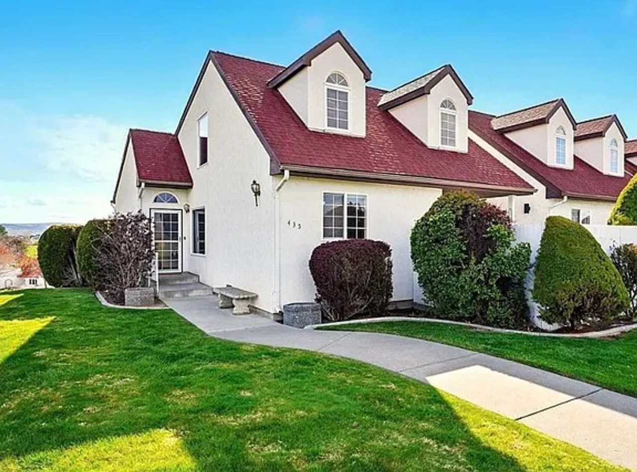 Move-In Special: $1000 off first month's rent!