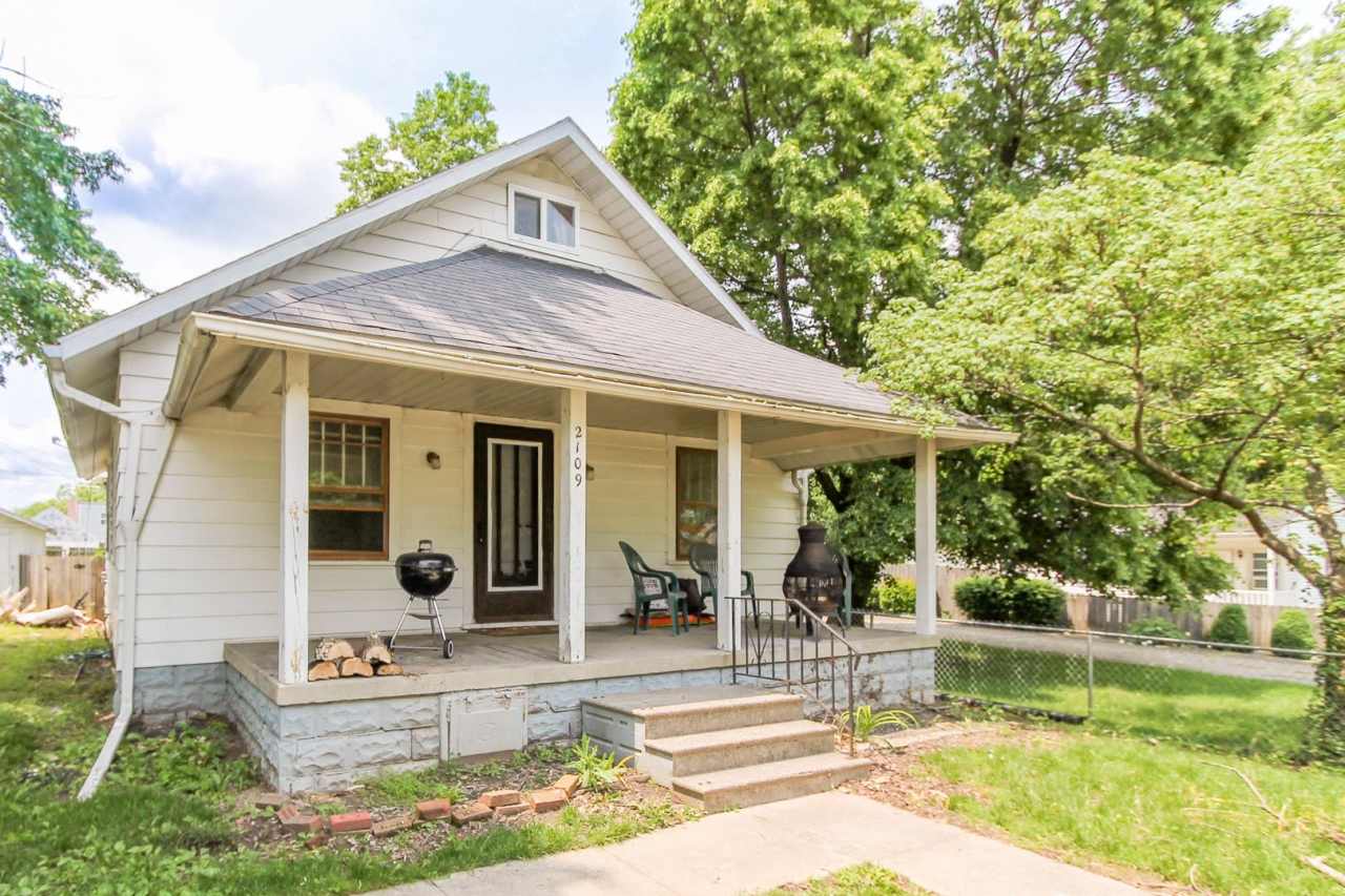 PRELEASING for AUGUST! Close to Campus