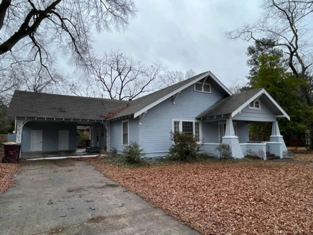 Beautifully rehabbed 4 Bedroom 2 Bath older home in the historic district of Tupelo!