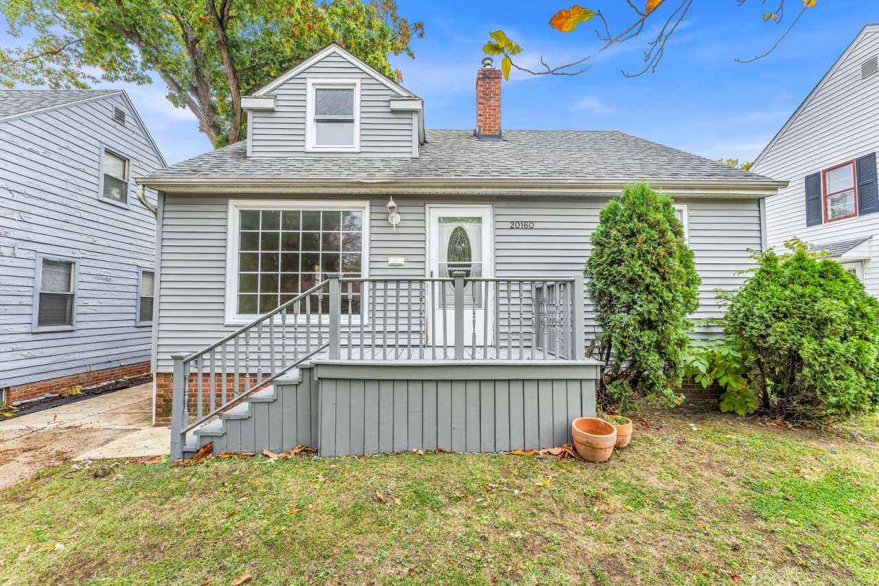 20160 Beachview Dr., Euclid - Spacious 3-bed 1-bath single-family home!