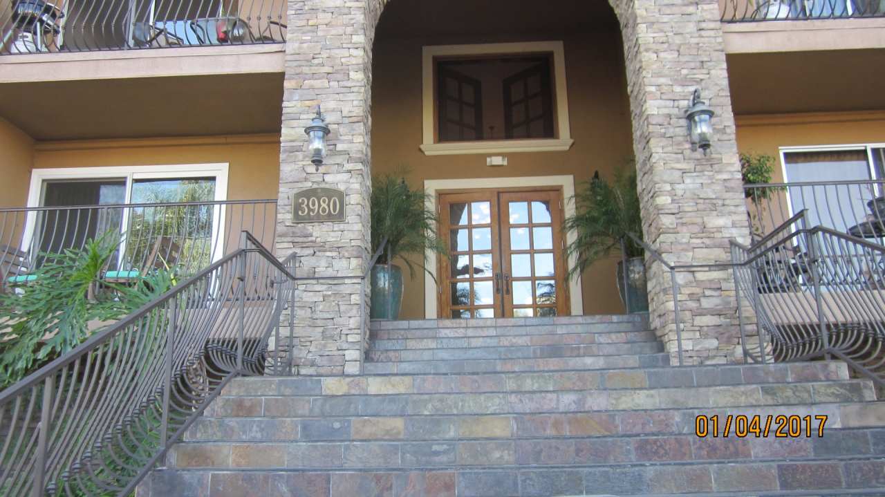 HILLCREST - 1 BED / 1 BATH TOP FLOOR CONDO.