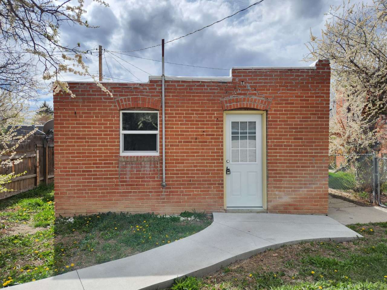 Cute  Cozy 2 Bedroom House
