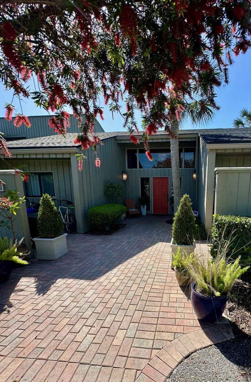 9897 Sawgrass Drive East