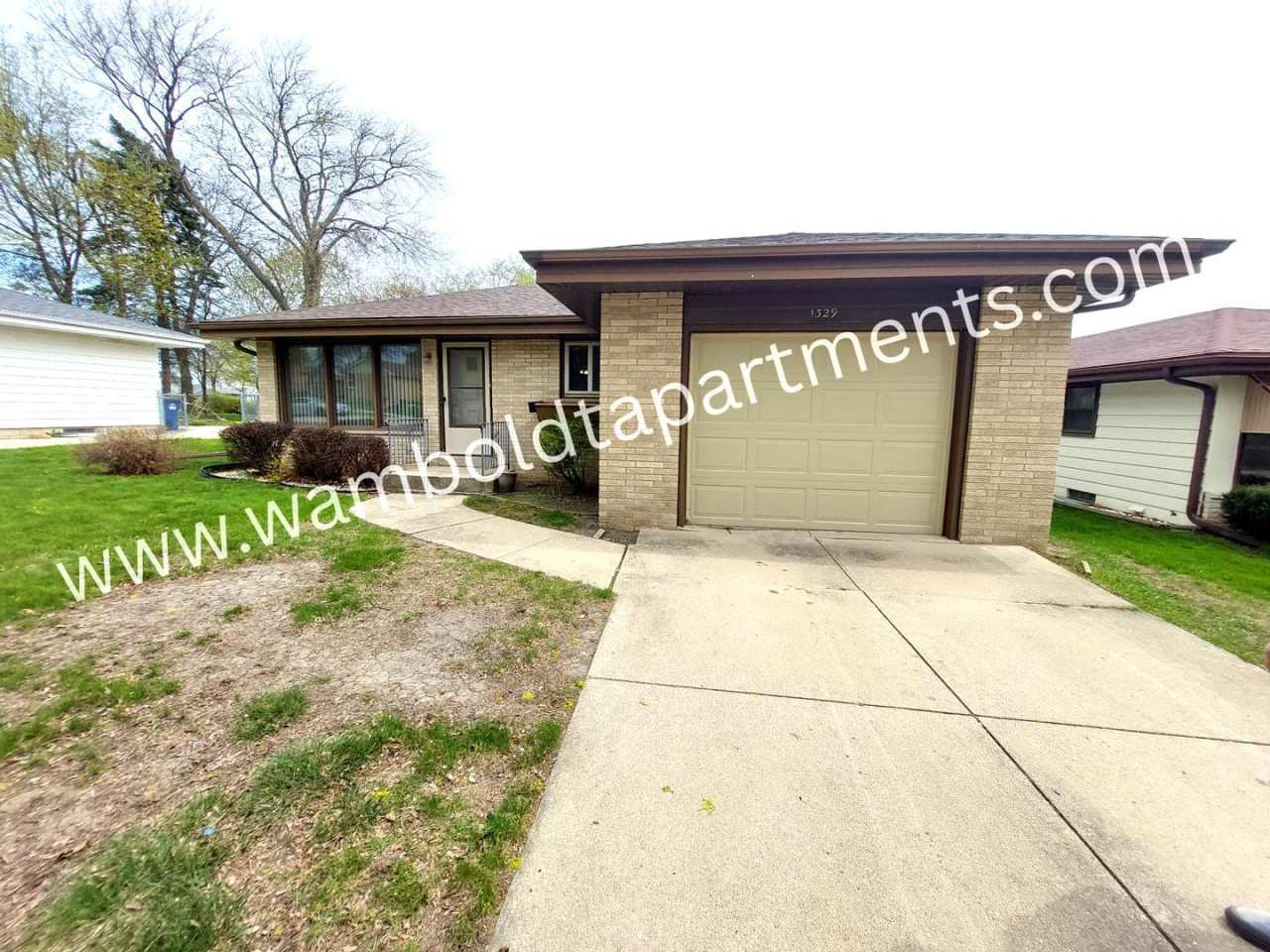 3 bedroom 1.5 bath home with attached 1 car garage!