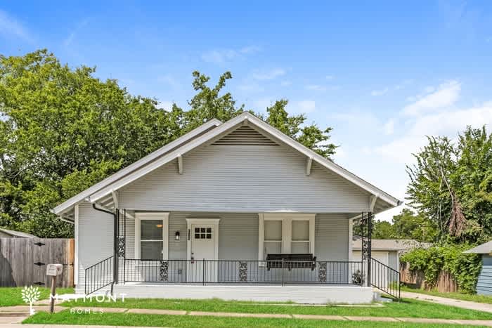 302 West Dabney Street