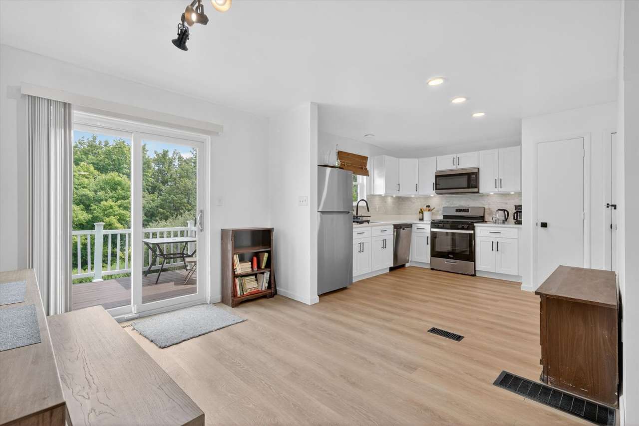 Available Jan 18th - Gorgeous Mountain Views 3 BR, 2.5 BA Townhome (3, 6, 9 and 12 leases available)