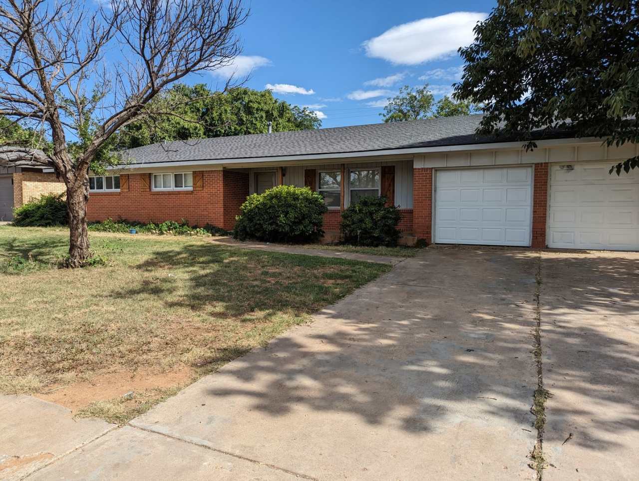 Large Updated 4 Bedroom Home Off University