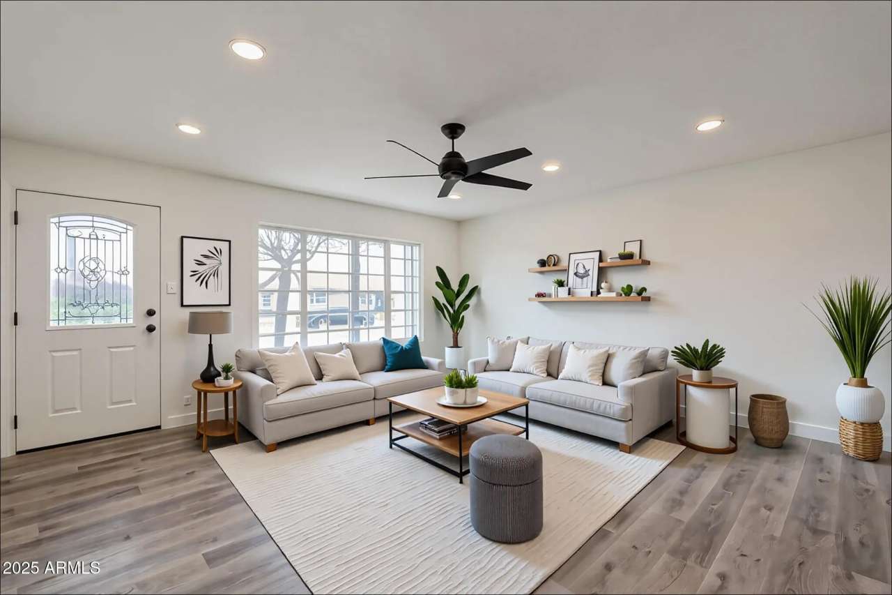 8124 E WHITTON Avenue