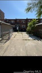 61-25 Saunders Street