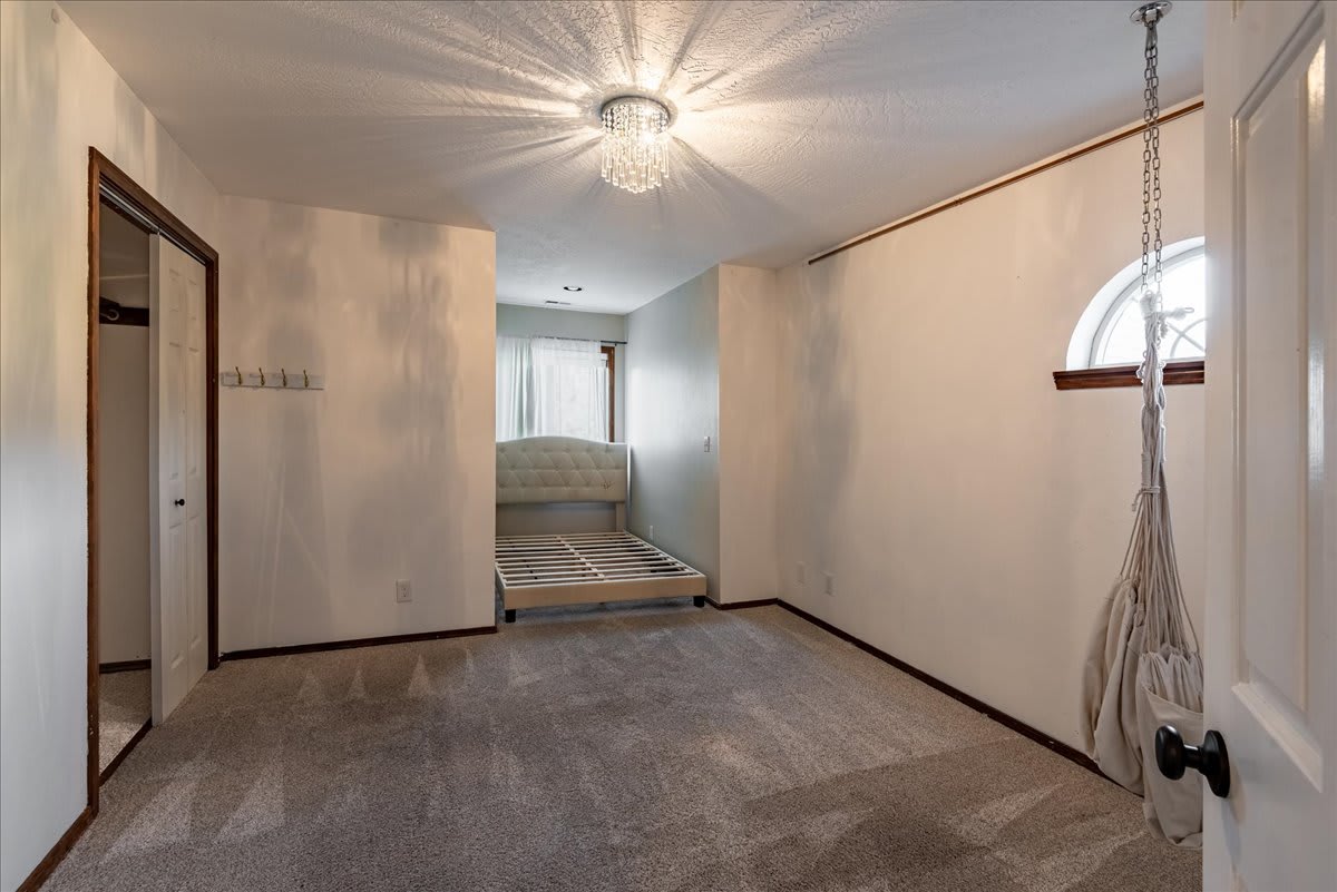 965 North Armstrong Drive