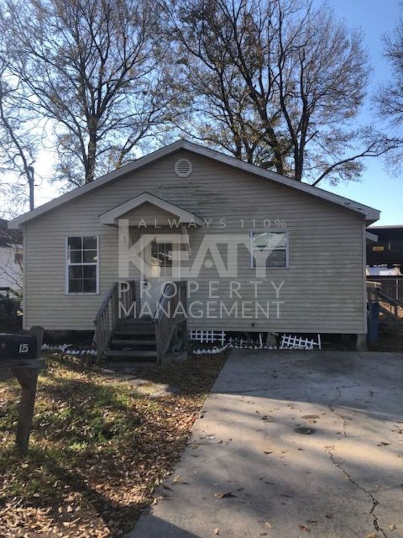 AVAILABLE NOW! 3 bed, 2 bath home in Lafayette!