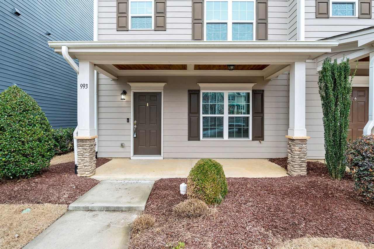 MOVE IN READY! – Gorgeous 4BR/4BA Townhome in Villages of Apex, 1 mile to DT Apex!