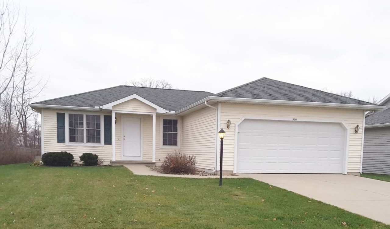 3 Bedroom 2 Bathroom Single Family Home in Middlebury!