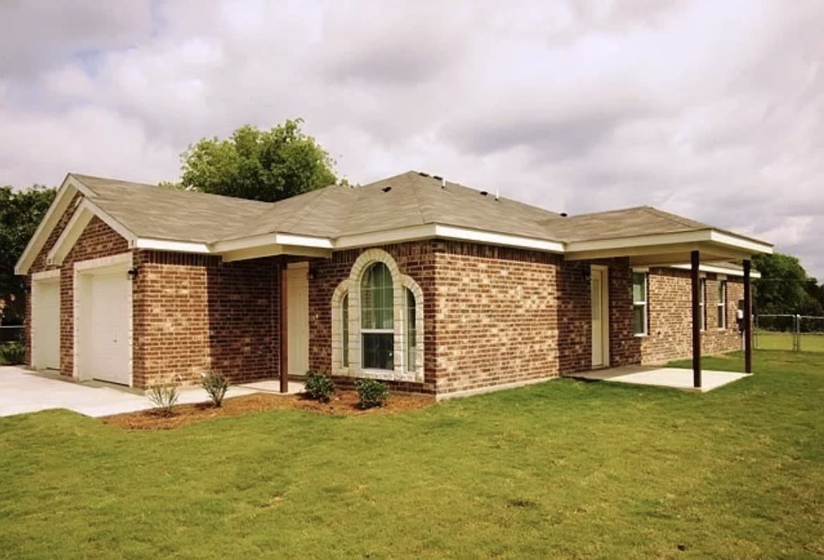 207 West Bobwhite Lane