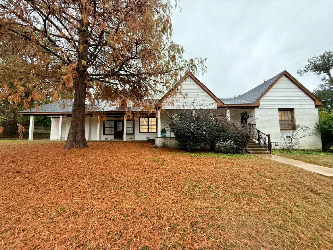 Tour Today! 3 Bed 2 Bath in Tyler!