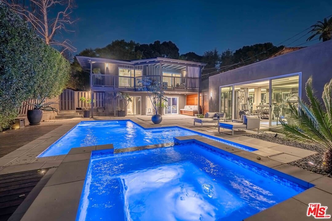 8610 W West Knoll Dr