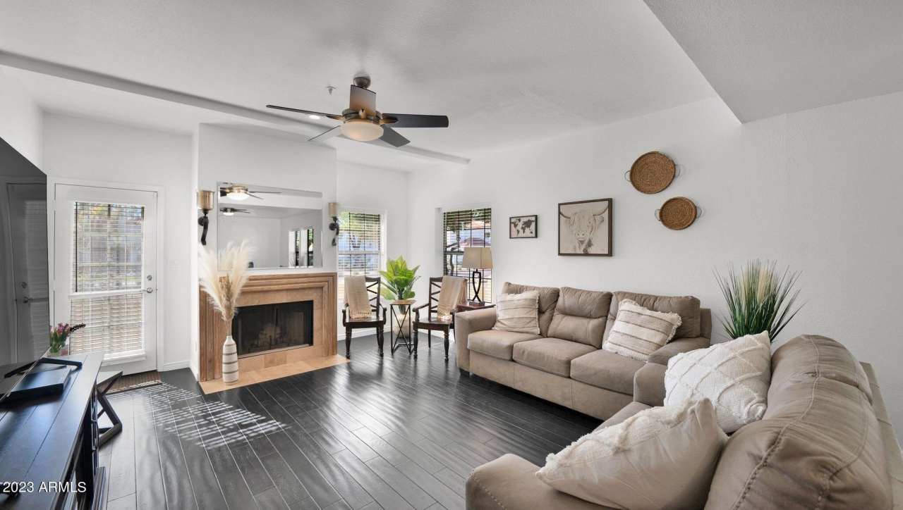 8300 E Via De Ventura -- unit: 1018