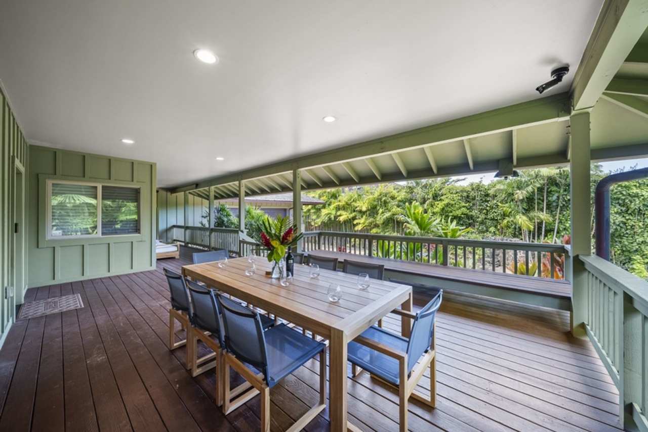 Tropical 4BR Gated Retreat w/ Sauna, Walk to Velzyland Beach